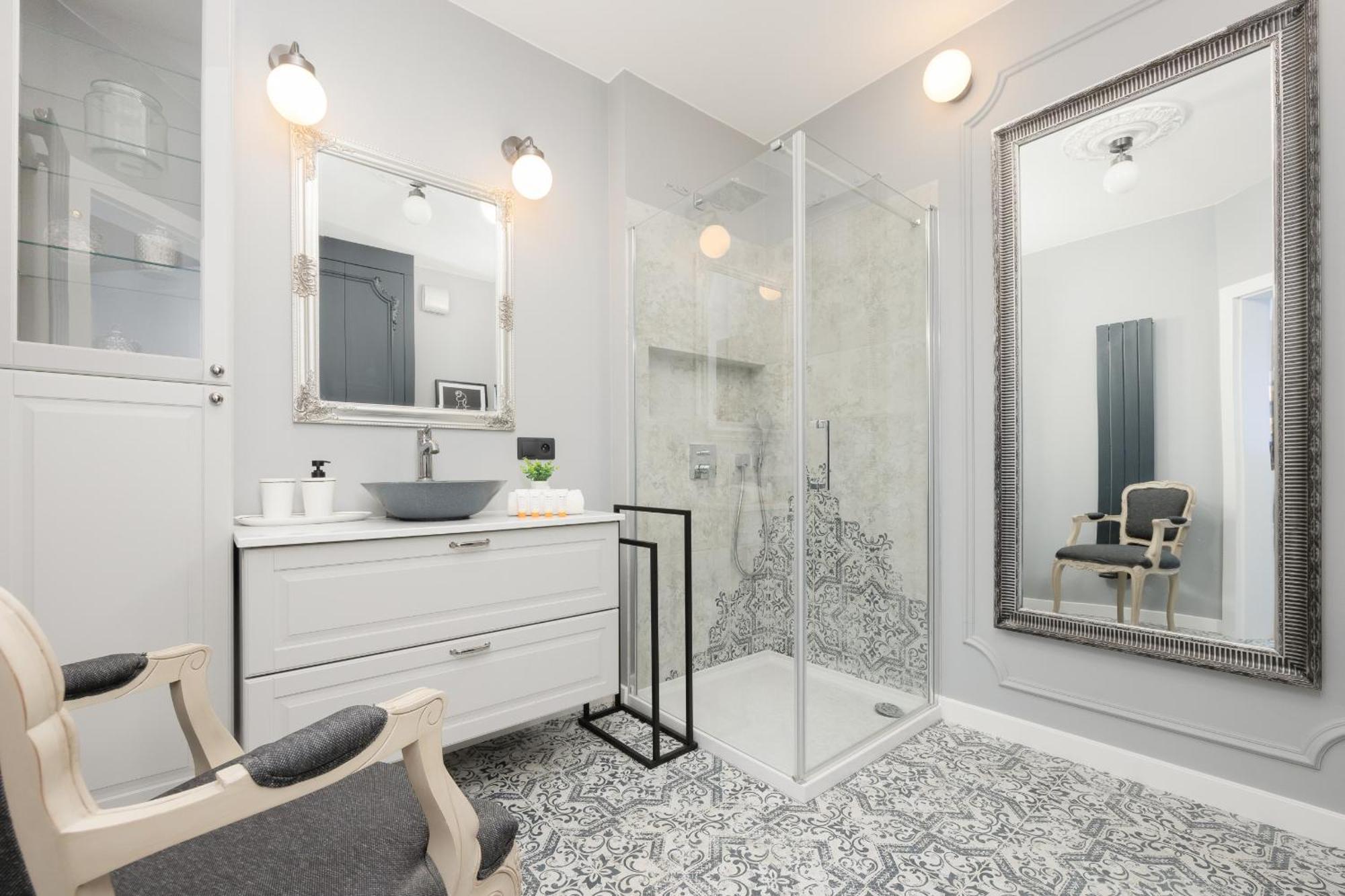 Beautiful For 6 People With Balcony And Parking In By Renters Apartament