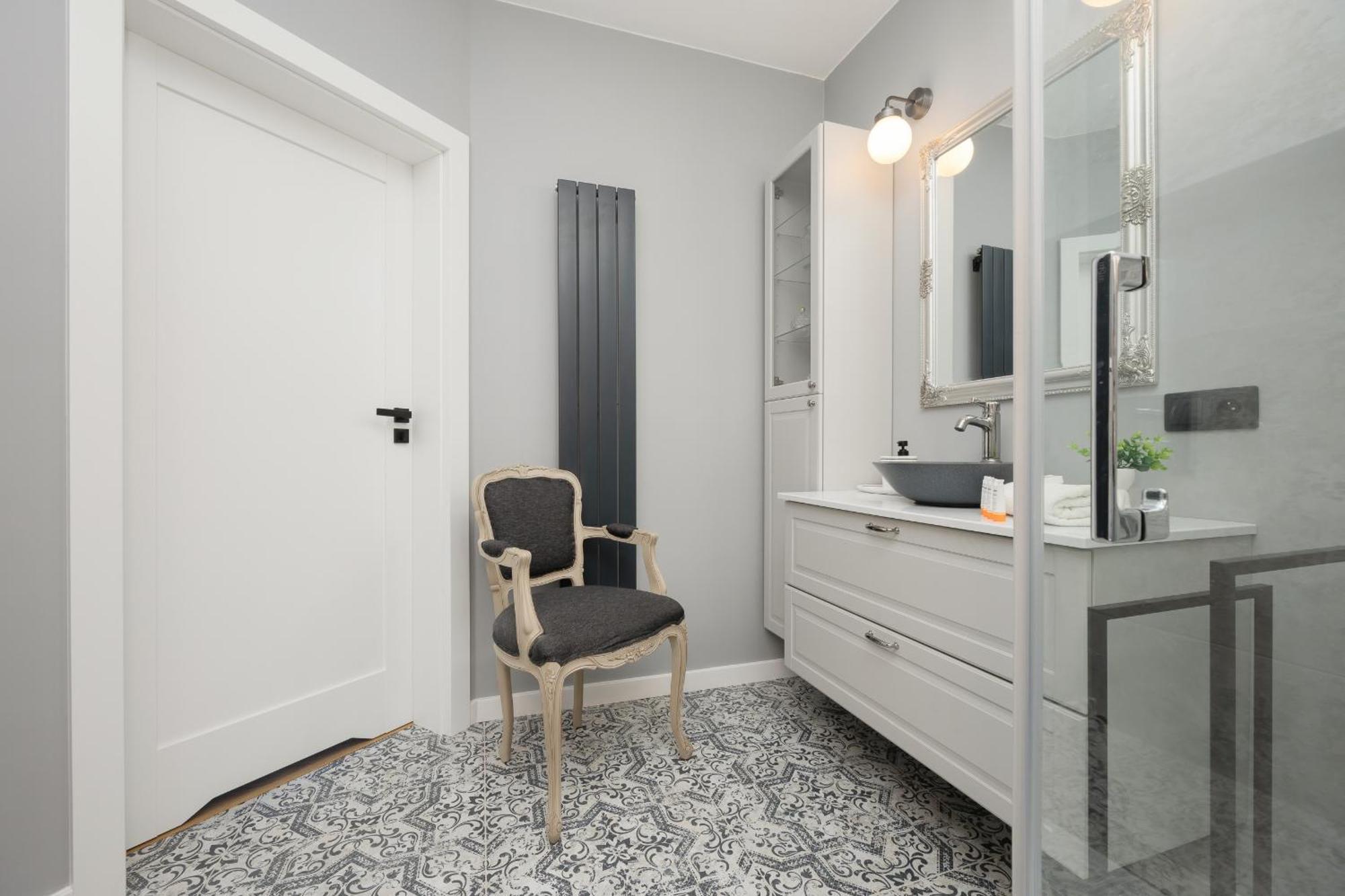 Beautiful For 6 People With Balcony And Parking In By Renters Apartament *
